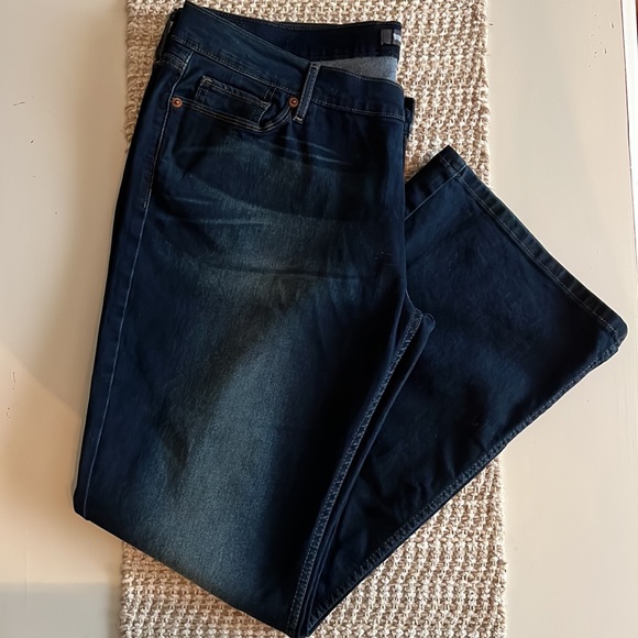 Levi’s Bootcut Dark Denim Jeans, Size 17 ( OR Women's size 16) - Picture 2 of 4